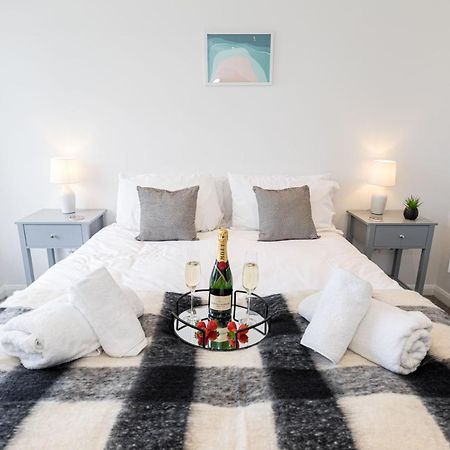 Ocean Breeze - 1 Minute From The Beach - 10 Minute From Bic - Fast Wi-Fi - Smart Tv Bournemouth Esterno foto