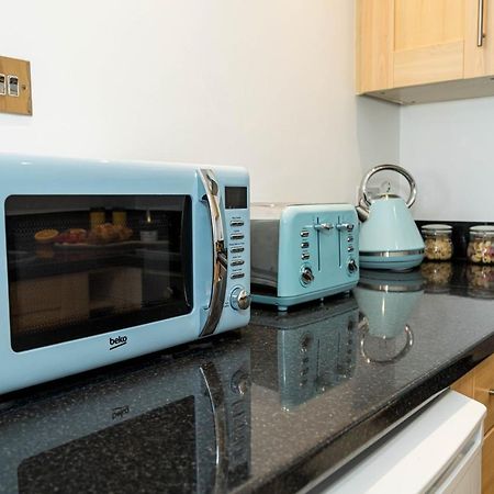 Ocean Breeze - 1 Minute From The Beach - 10 Minute From Bic - Fast Wi-Fi - Smart Tv Bournemouth Esterno foto